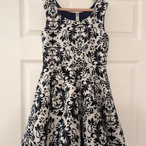 Floral White And Blue Sleeveless Girls Dress, Size 10
